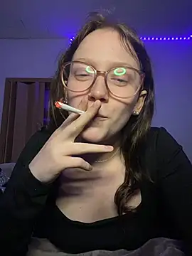 YoungLisaa18 online show from February 4, 7:50 pm