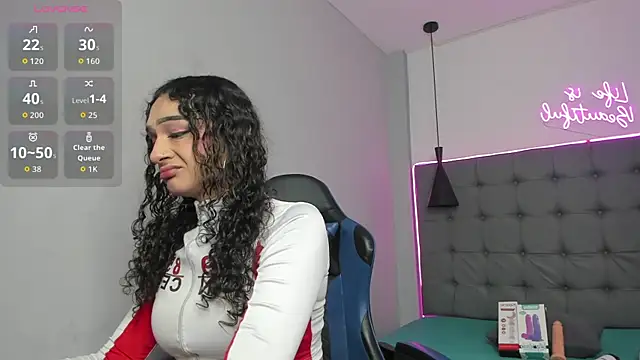 scarletcherry18 online show from April 19, 3:39 am