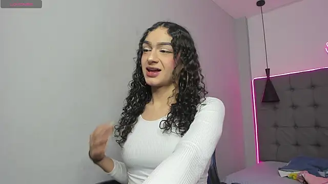 scarletcherry18 online show from April 27, 4:20 am