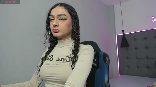 scarletcherry18 online show from April 26, 3:37 am