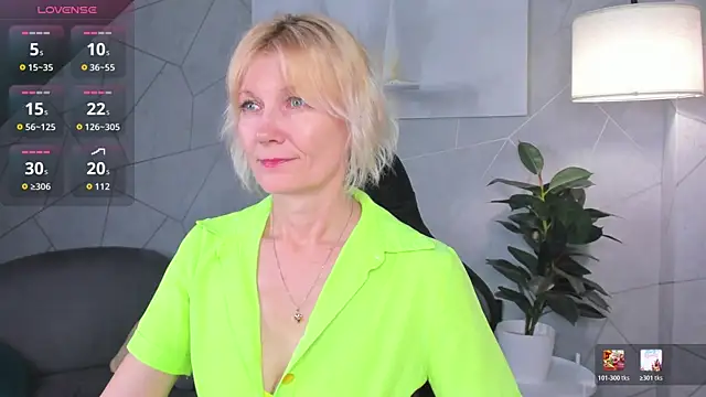 Julie Lucas online show from June 7, 11:44 pm