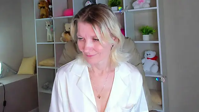 Julie Lucas online show from March 3, 7:25 am