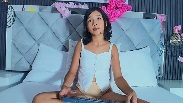 Real virgin Pussy online show from April 27, 7:55 pm