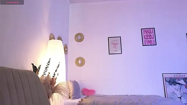 casey robbinss online show from April 25, 7:00 am