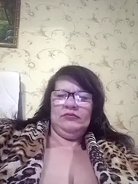 NysiOlsen online show from April 3, 7:12 pm