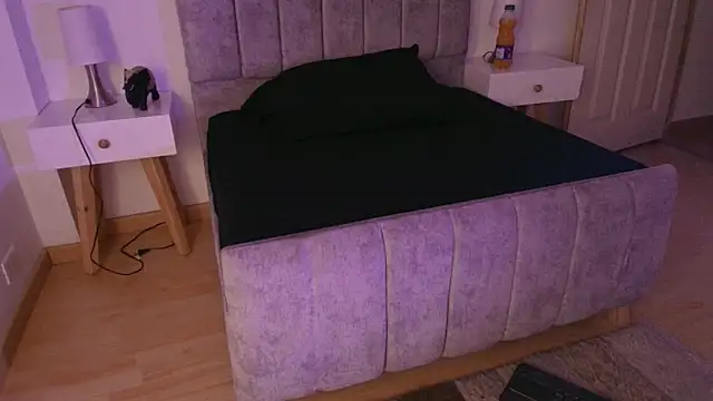 Lucy Carson  online show from March 30, 3:50 am