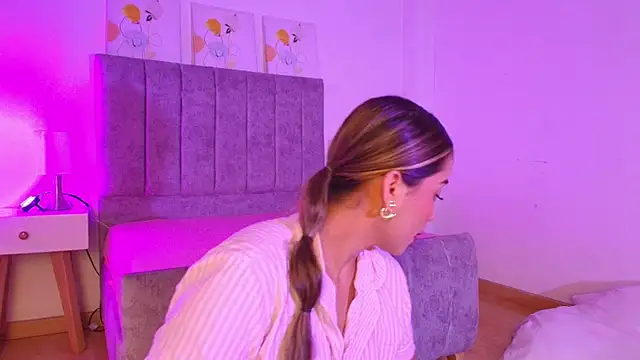 Lucy Carson  online show from April 4, 3:49 am