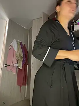 Pretty  Milf online show from June 11, 12:57 pm