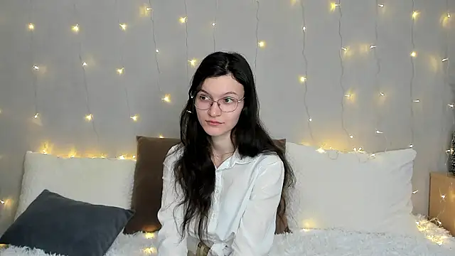 ThoraMarola online show from February 3, 4:43 am