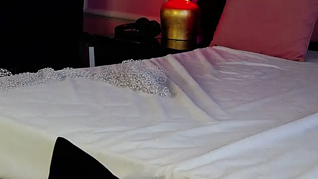 Anne Goddess online show from April 24, 12:30 pm