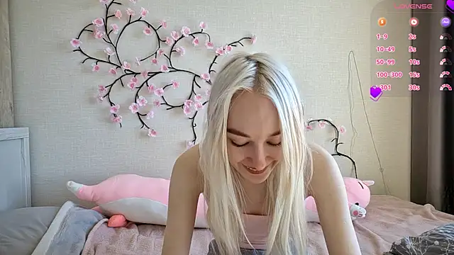 MisaMew online show from April 26, 9:29 am