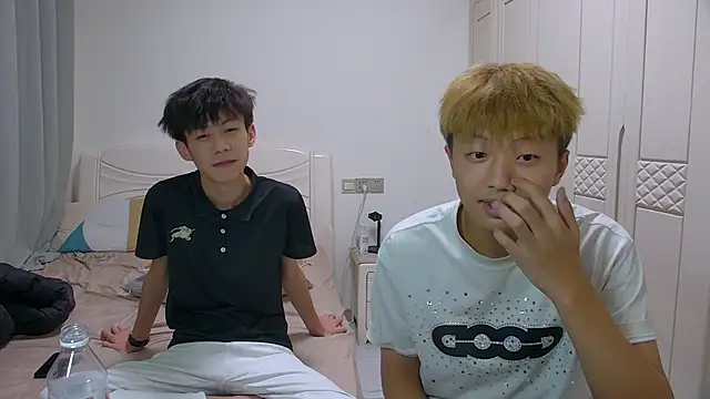 Chocolates-001 online show from March 14, 3:02 pm