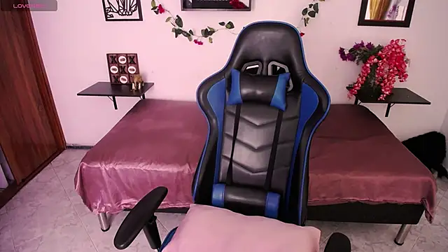 emily 34  online show from April 28, 9:18 pm