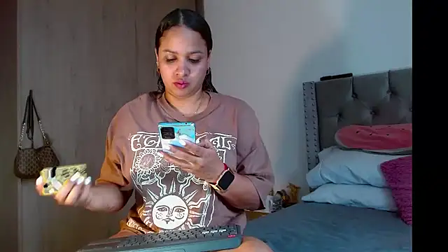 celeneortii online show from April 19, 8:00 pm