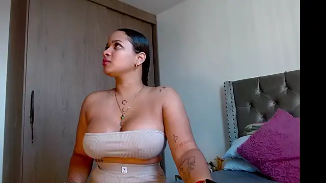 celeneortii online show from April 22, 2:47 pm