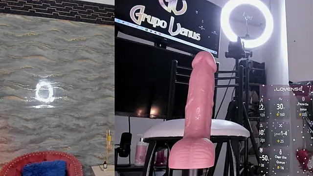 SHINYY STAR  online show from April 22, 7:55 pm