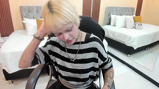 Bela Craxkerr online show from April 25, 1:41 pm