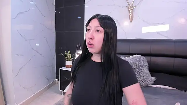 KomiCatt online show from April 24, 1:47 pm