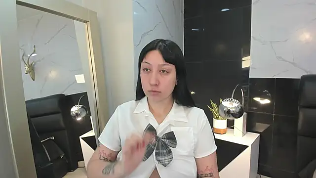 KomiCatt online show from April 22, 12:46 pm