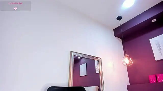 roxanamilf  online show from April 22, 12:24 pm