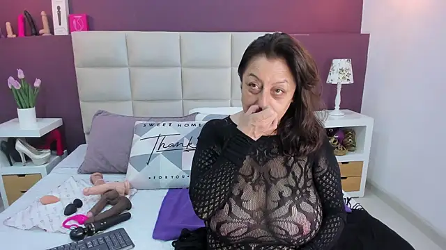 roxanamilf  online show from June 11, 11:18 am