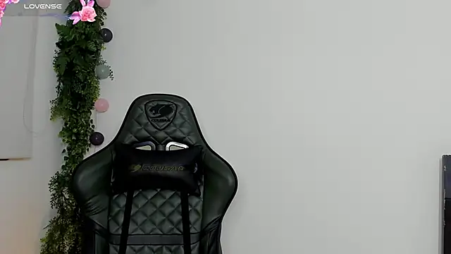 Noaah25  online show from April 27, 3:36 am