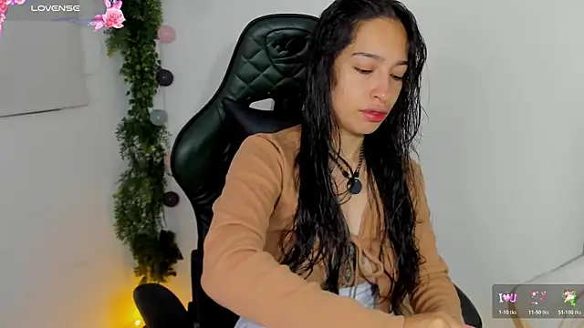 Noaah25  online show from April 22, 3:25 am