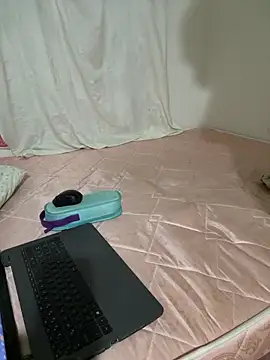 dolunay farah online show from April 26, 9:40 am