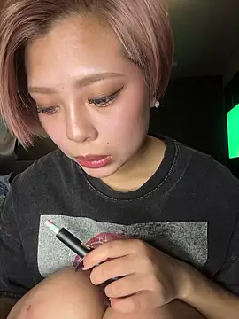 BADBITCHISAKI online show from April 29, 1:36 pm