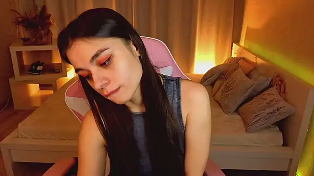 Kim Bless online show from April 21, 1:42 am