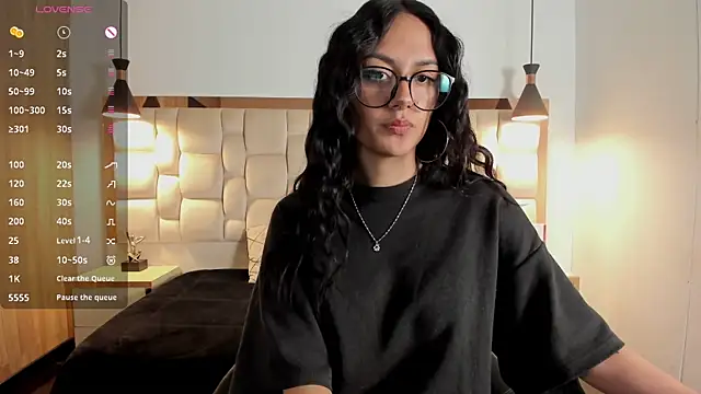 NiccolleHall online show from March 11, 8:55 pm