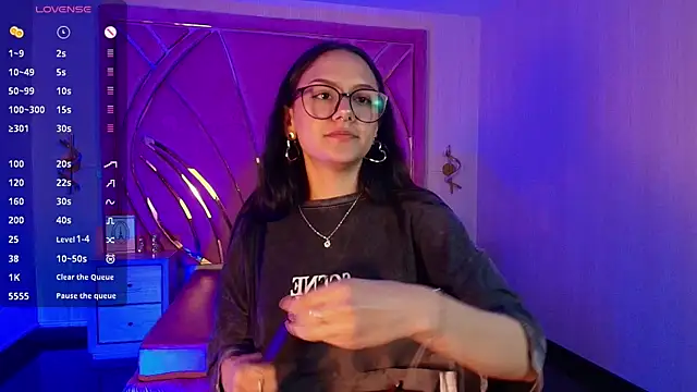 NiccolleHall online show from March 9, 2:31 pm