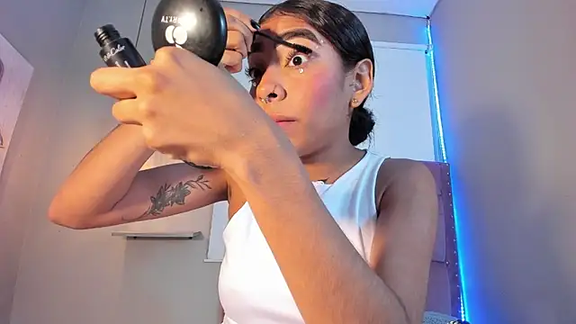 Scarlet Vixen  online show from March 30, 1:00 pm