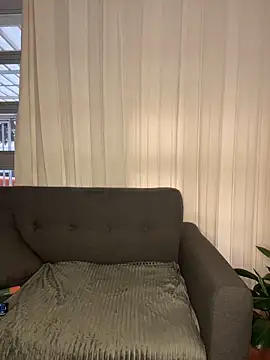 elodie rouge online show from April 24, 12:30 pm