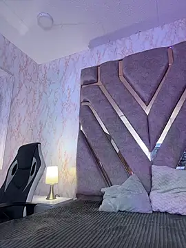 elodie rouge online show from April 25, 1:41 pm