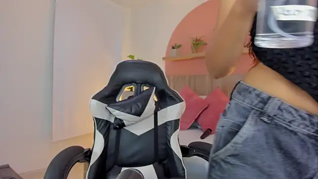 ivette swan online show from April 23, 2:30 am