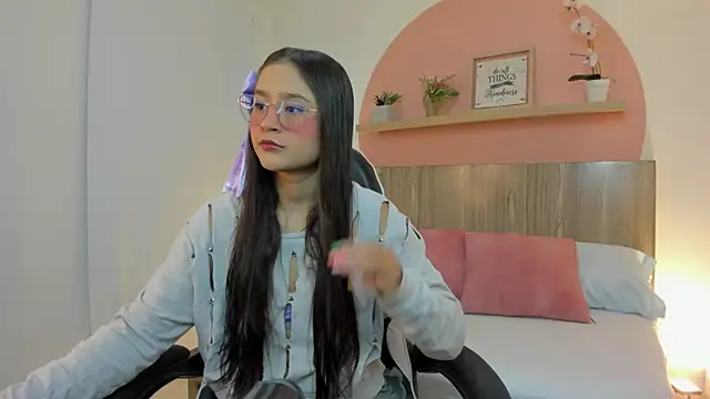 ivette swan online show from April 21, 7:43 pm