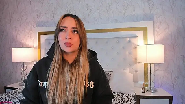 Xara Shadow online show from February 17, 10:42 pm