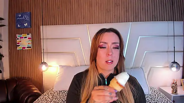 Xara Shadow online show from April 26, 12:41 am