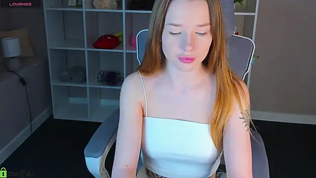 Nicole Vasquez online show from April 22, 2:52 am