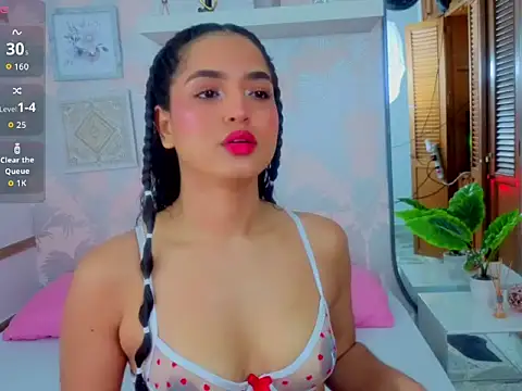 Emma Thompssonn online show from April 25, 12:08 pm