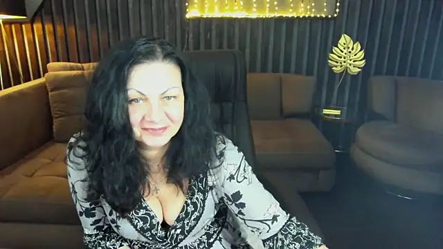 IrissMoon online show from April 25, 5:54 am