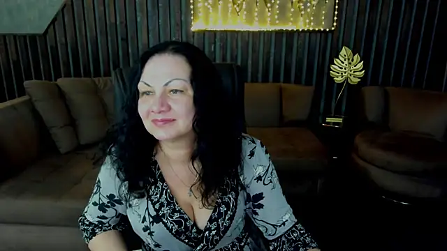 IrissMoon online show from April 20, 5:54 am