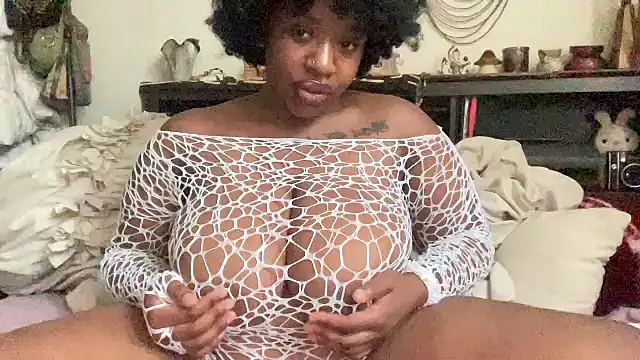 mayluvsu online show from April 30, 3:50 pm