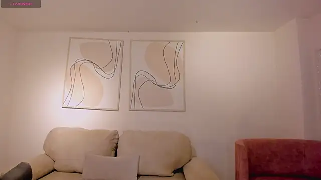 BellaThompsonX online show from July 30, 4:13 am