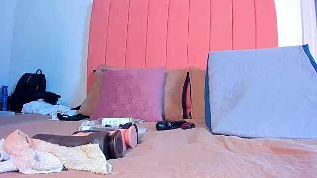 rose thompson19 online show from February 24, 7:12 pm