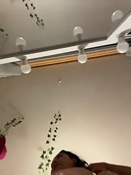 Nailealipsglossy online show from March 5, 7:04 am