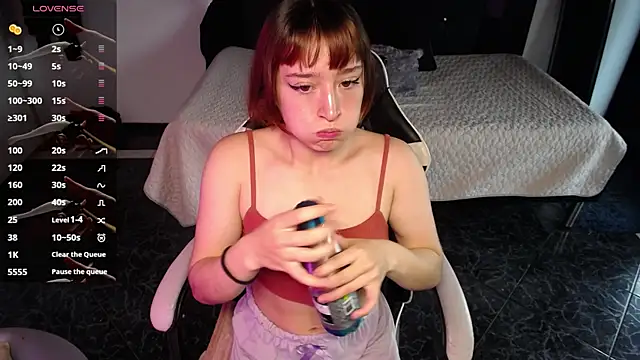 eliana meaw online show from June 5, 8:37 pm
