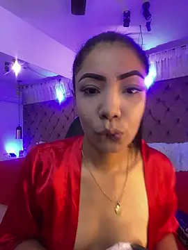 Auri   online show from April 25, 7:44 pm