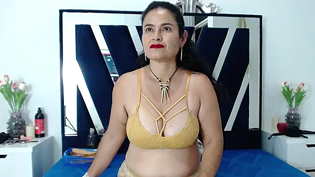 CrystallGomes online show from March 16, 5:44 am